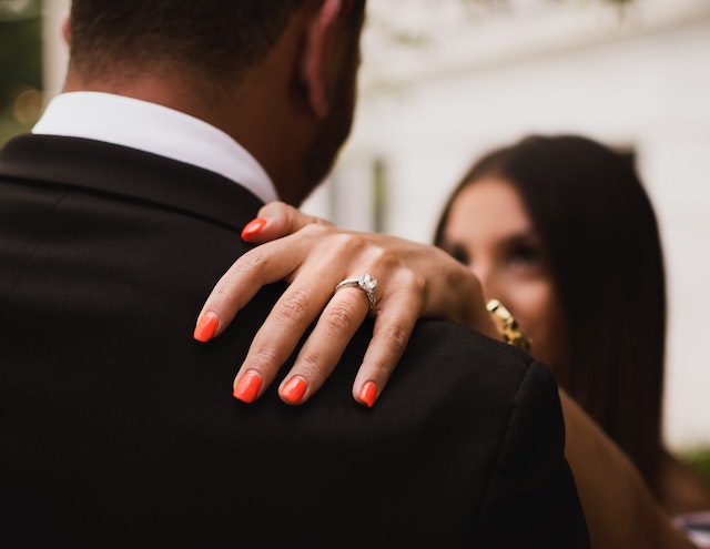 How to Choose an Engagement Ring