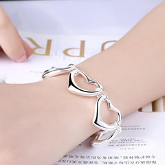 Hearts Bracelet in 18K White Gold Plated