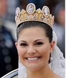 Should You Wear A Tiara On Your Wedding Day?