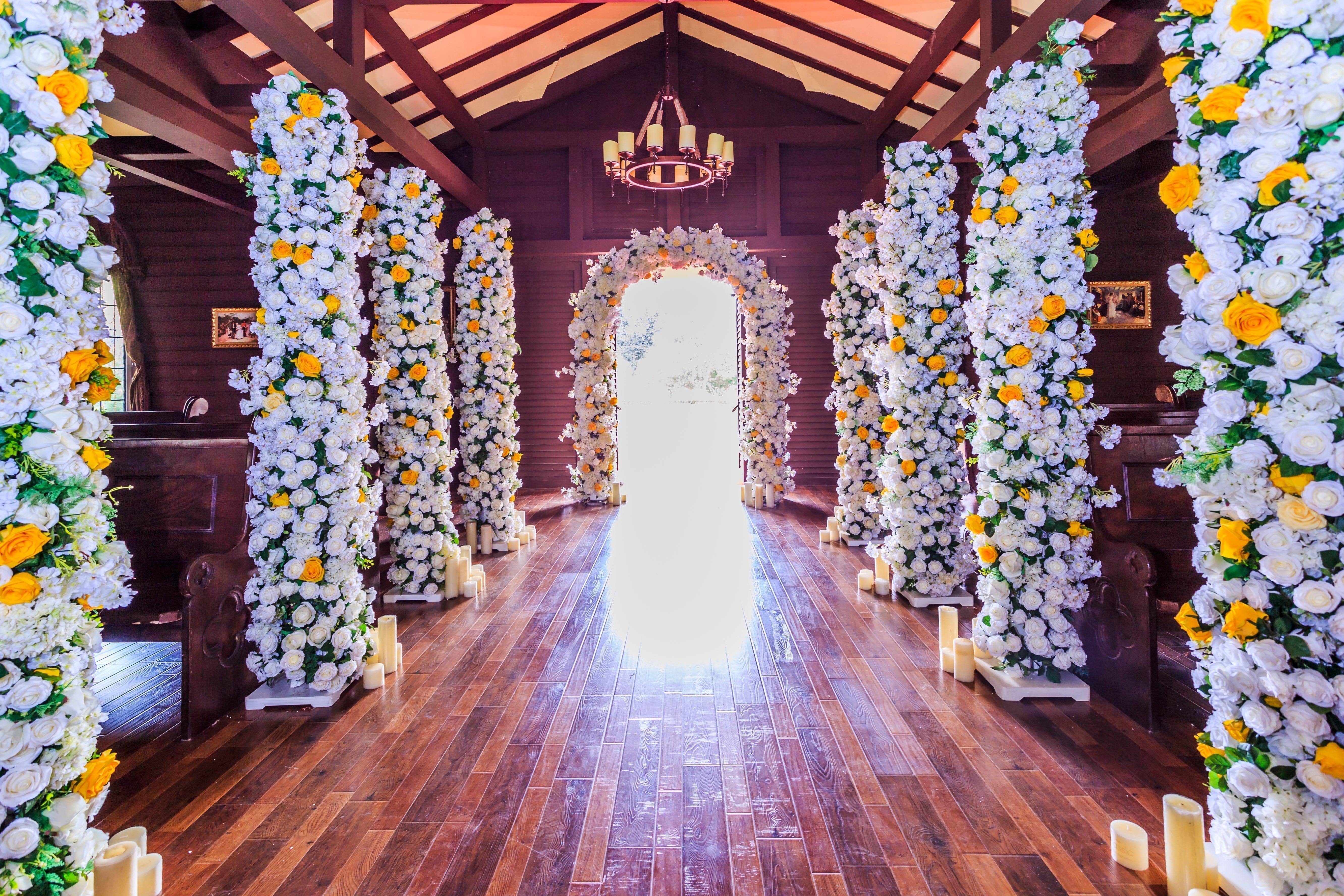 Rustic & Modern Wedding Arch Trends for 2025