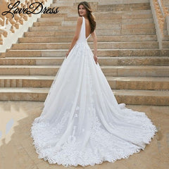 LoveDress A-Line Wedding Dress Deep V-Neck Sleeveless Sexy Tulle Bride Gown Lace Appliques Backless Court Train Vestido de noiva