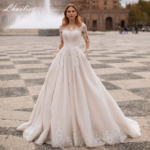 Lhuilier A-line Scoop Neck Beaded Wedding Dresses 2022 Lace Appliques Long Sleeves Court Train Floor Length Bridal Dress