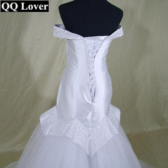 Mermaid/Trumpet Style Wedding Dress. Modern and Classic Meet with this Unique Dress