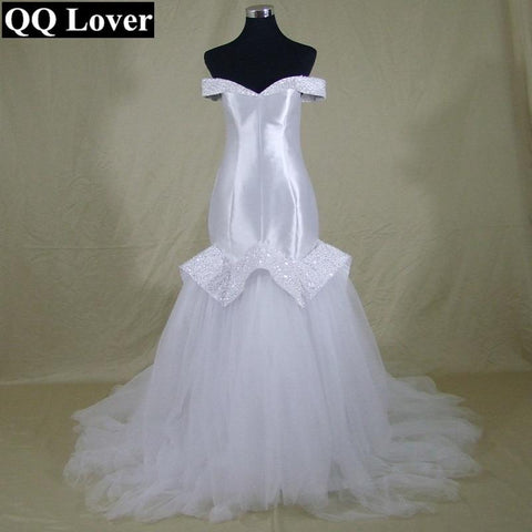 Mermaid/Trumpet Style Wedding Dress. Modern and Classic Meet with this Unique Dress