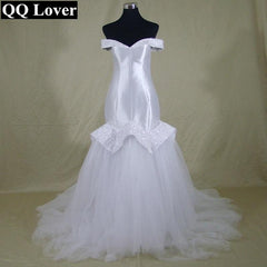 Mermaid/Trumpet Style Wedding Dress. Modern and Classic Meet with this Unique Dress