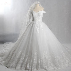 Off The Shoulder Wedding Dresses Ball Gown Leaf Pattern Lace With Free Veil