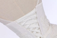 Simple White Lace Wedding Dress Sleeveless with Ribbons Floor-length Appliques Elegant Wedding Gown